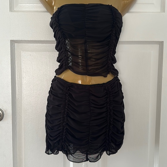 Gorgeous sheer set with no tags - Picture 4 of 5